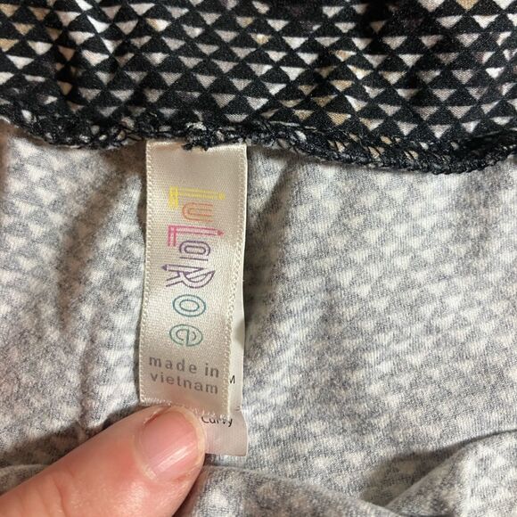 Lularoe snakeskin leggings, ankle length, excellent condition, fit like a large - Picture 3 of 3